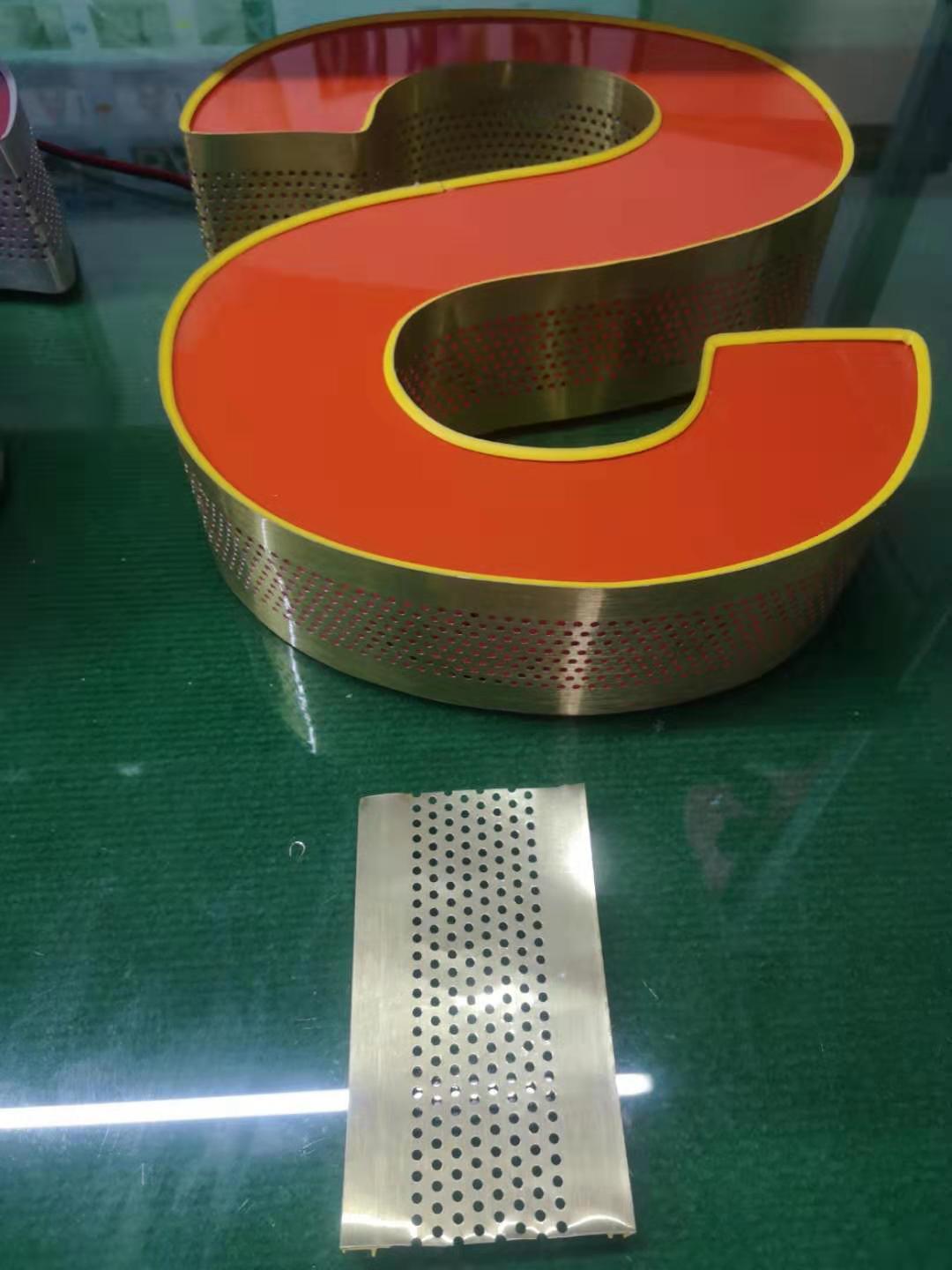 Color aluminum plastic word edge